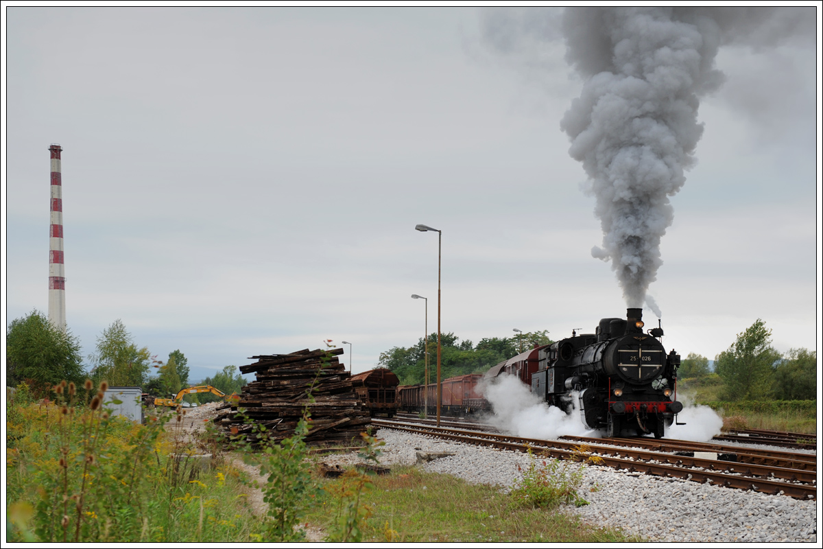 SZ 25-026 bei ihrer Probefahrt im Industriegebiet in Celje am 24.9.2015.