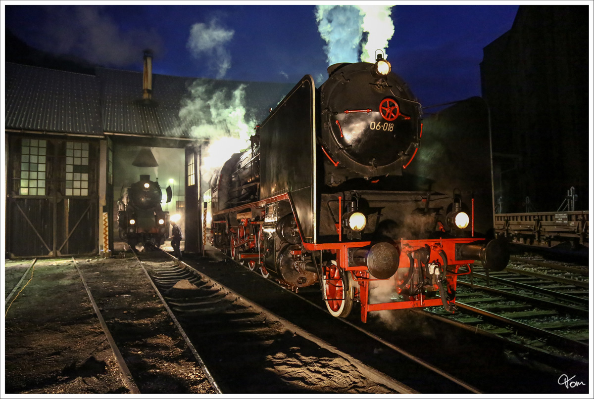 SZ 33-037 & 06-018 Borsig im Heizhaus Jesenice 10.11.2012