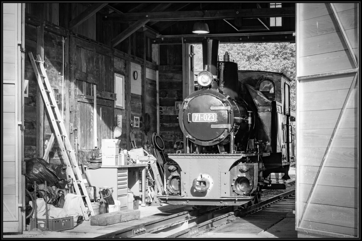 SZ71.023 im Heizhaus Zrece. Derzeit nicht Betriebsfähig aber wenigstens ein Dach über dem Kopf. 
8.10.2022