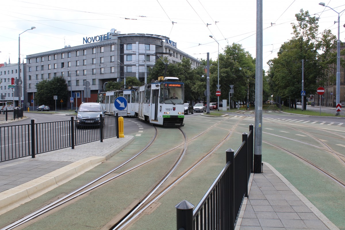 Szczecin / Stettin SL 3 (Konstal 1021) Aleja 3 Maja / Dworcowa Nwa (bis 1945: Lindenstrasse / Grne Schanze) am 17. Juli 2013.