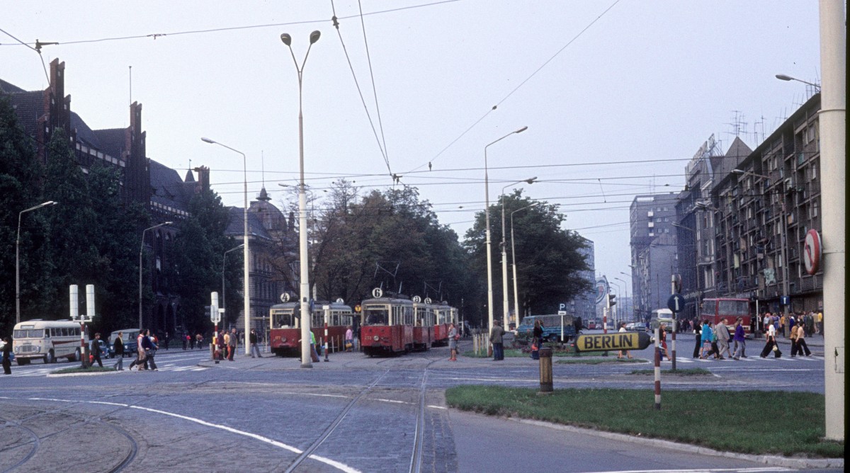 Szczecin / Stettin SL 4 (Tw 177) / SL 6 (Tw 252) Brama Portowa am 20. September 1975.