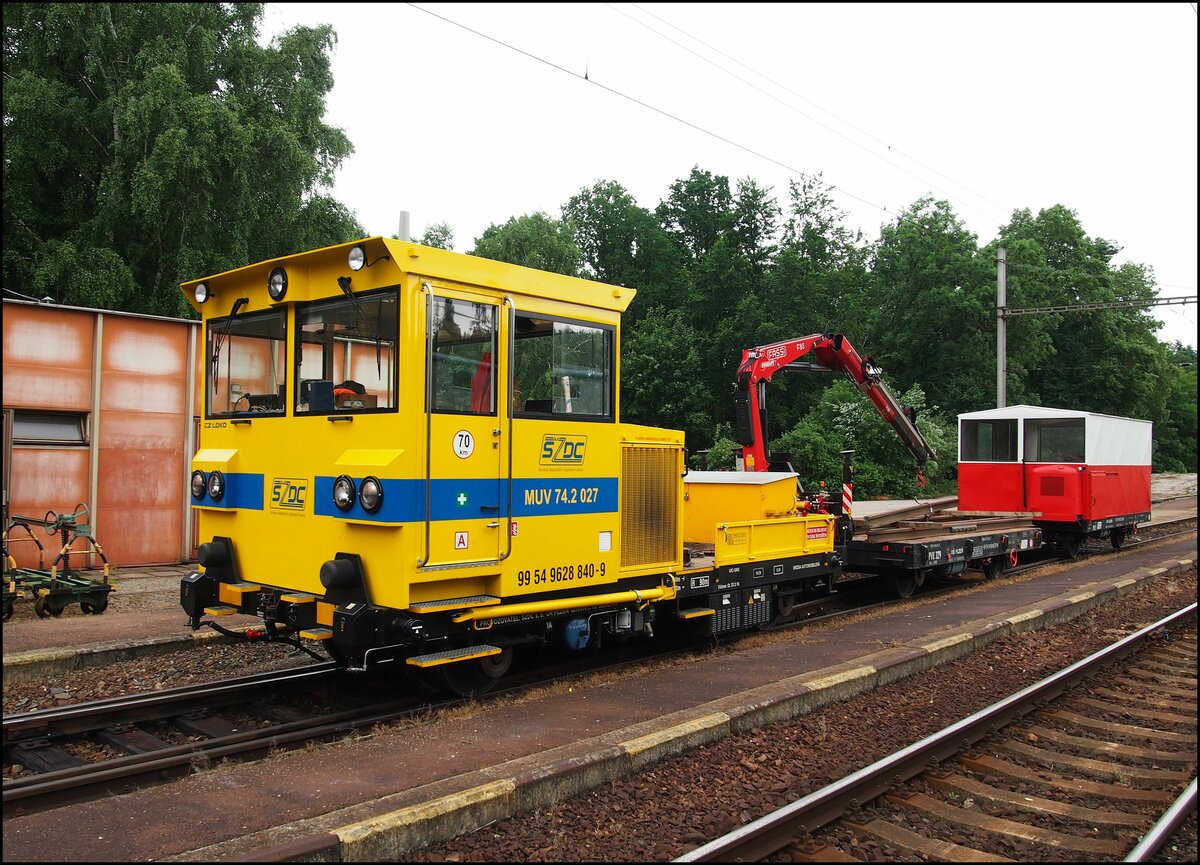 SZDC MUV 74.2 027 im Hluboká nad Vltavou Zámostí am 24. 6. 2021