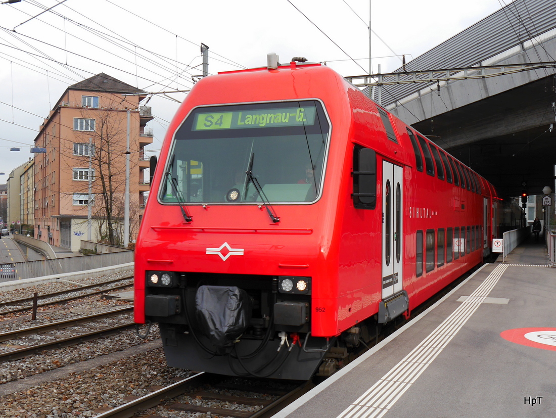 SZU - Regio nach Langnau-Gattikon an der Spitze der Steuerwagen Bt 50 85 86-33 066-6 bei der einfahrt in den Bahnhof Zürich Giesshübel am  24.01.2015