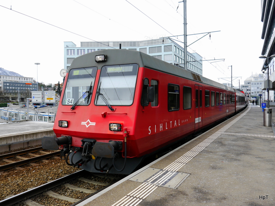 SZU - Regio nach Sihlwald an der Spitze mit dem Steuerwagen Bt 50 45 20-33 987-1 am 31.01.2015