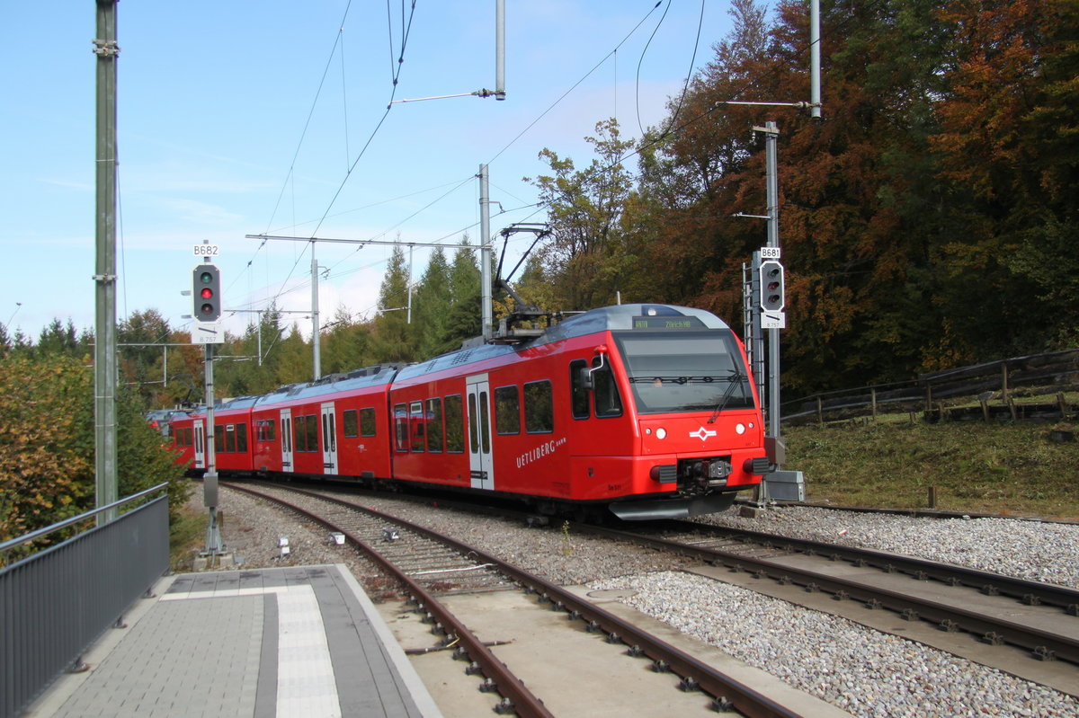 SZU Zweispannungstriebzug Be510 bei der Einfahrt in die Endstation Uetliberg
(810m.ü.M.)22.10.16