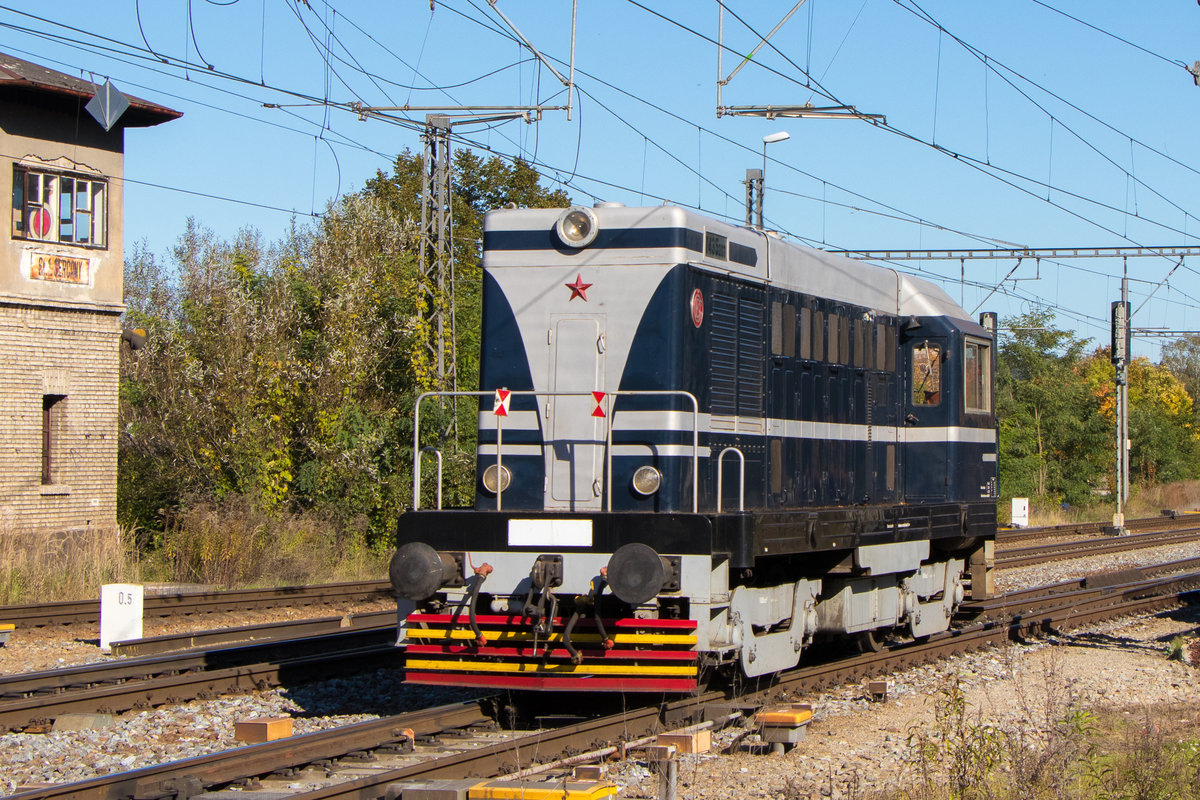 T 435 003 bei der Einfahrt Bahnhof Cercany. Aufgenommen am 12. Oktober 2019. 