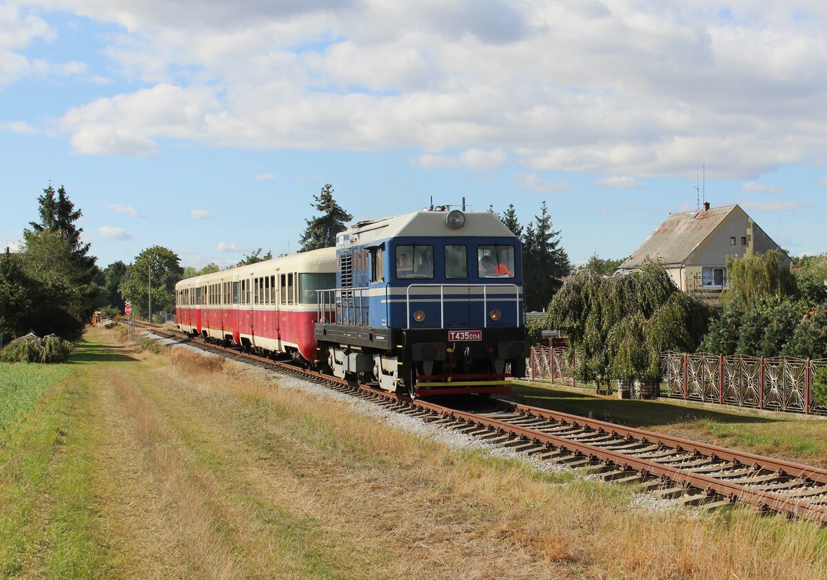 T 435 0114 als OS 91165 zu sehen am 23.09.23 bei der Ausfahrt in Kolešovice.