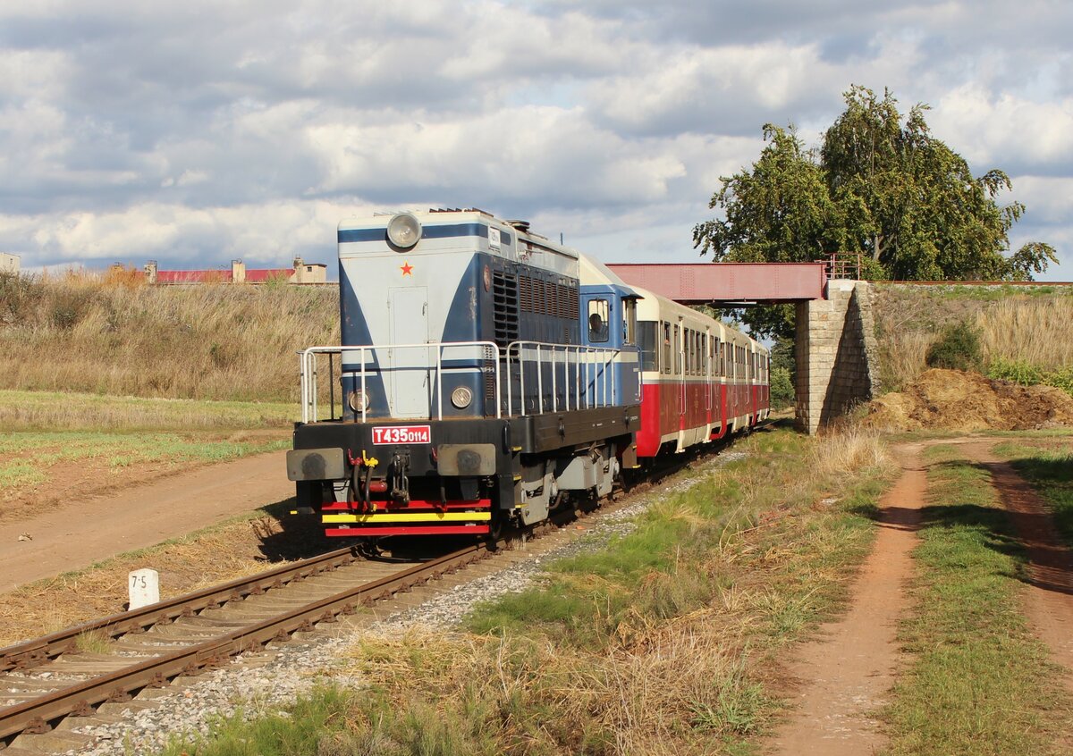 T 435 0114 als OS 91166 zu sehen am 23.09.23 in Chrášťany. 