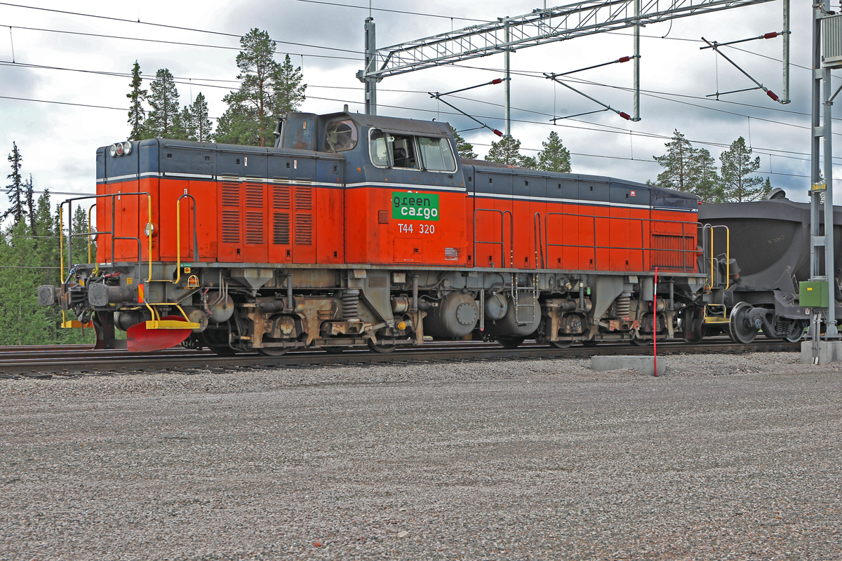 T 44 320 beim Rangieren von Erzwaggons am 18.7.2014 bei Snappavaara