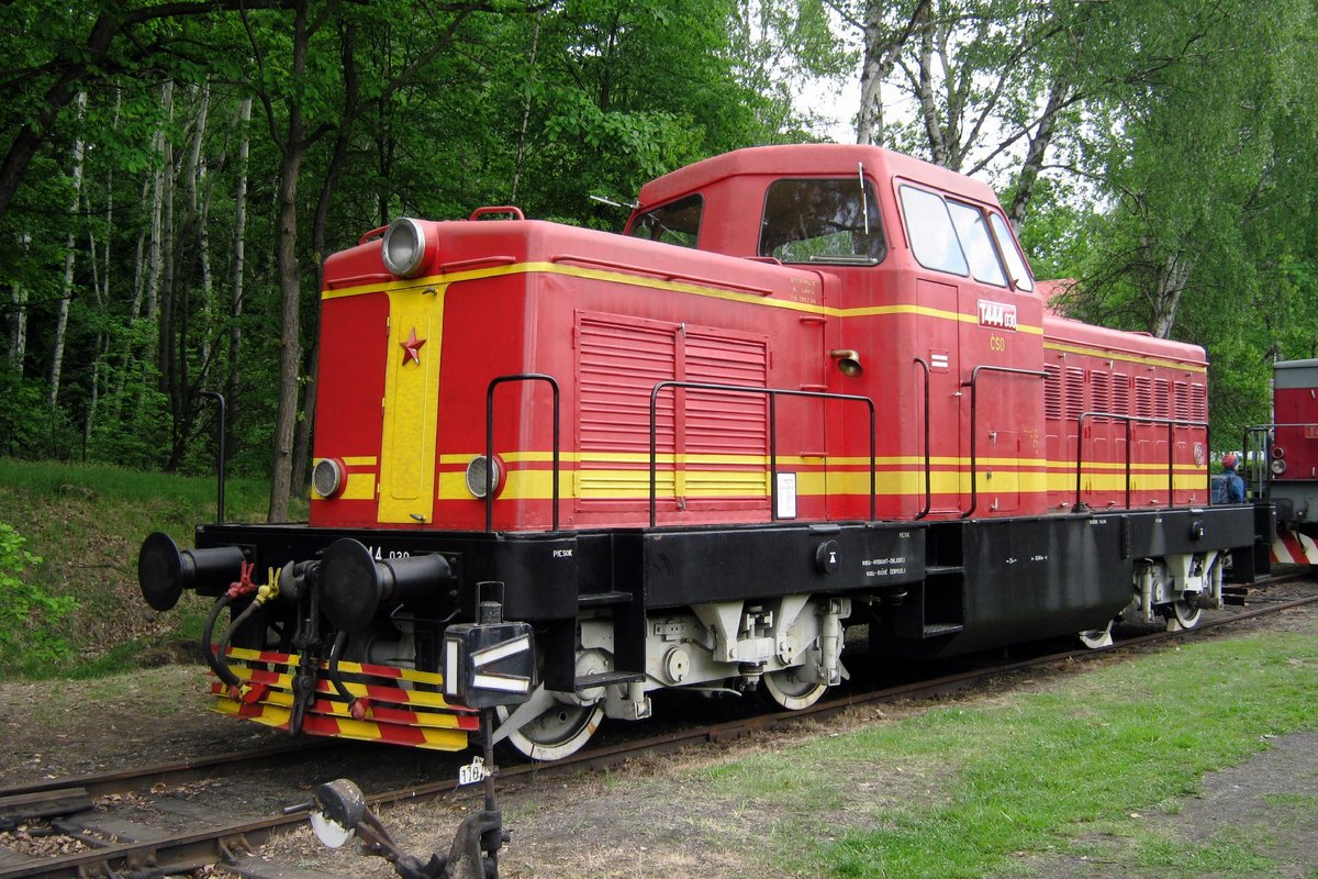 T 444 030 Karkulka (Rotkäppchen) steht am 13 Mai 2012 ins Eisenbahnmuseum von Luzna u Rakovnika.