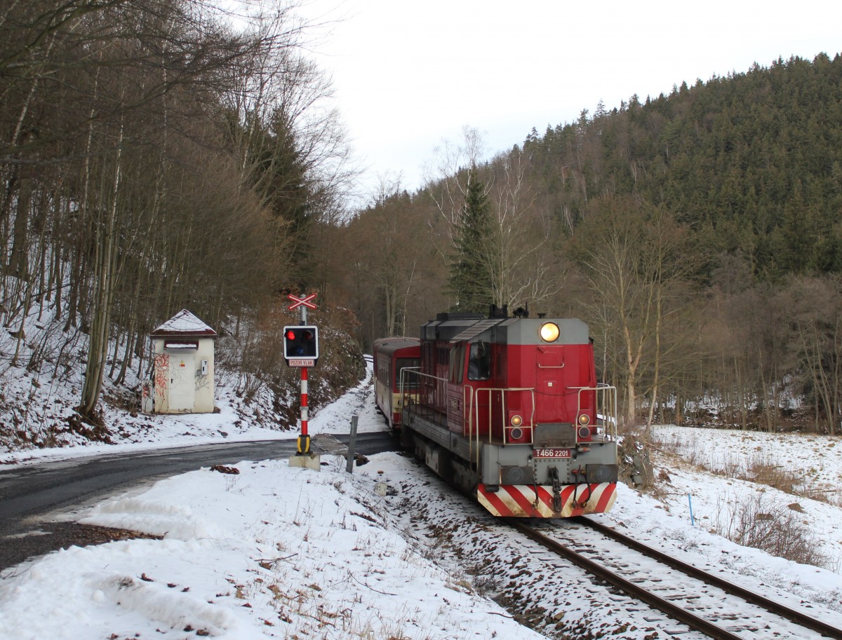 T 466 2201 ist am 08.02.14 bei Nová Role zastávka zusehen.