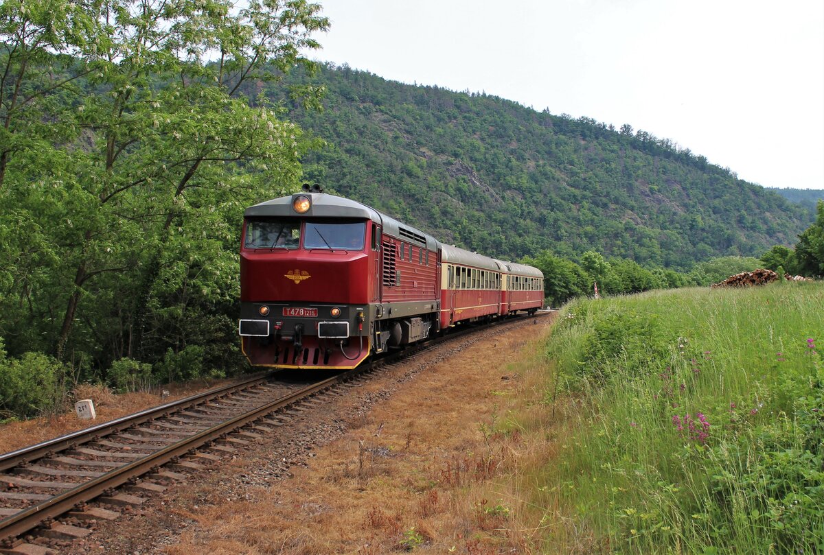 T 478 1215 mit Sp 1271 zu sehen am 12.06.21 bei Zbečno.