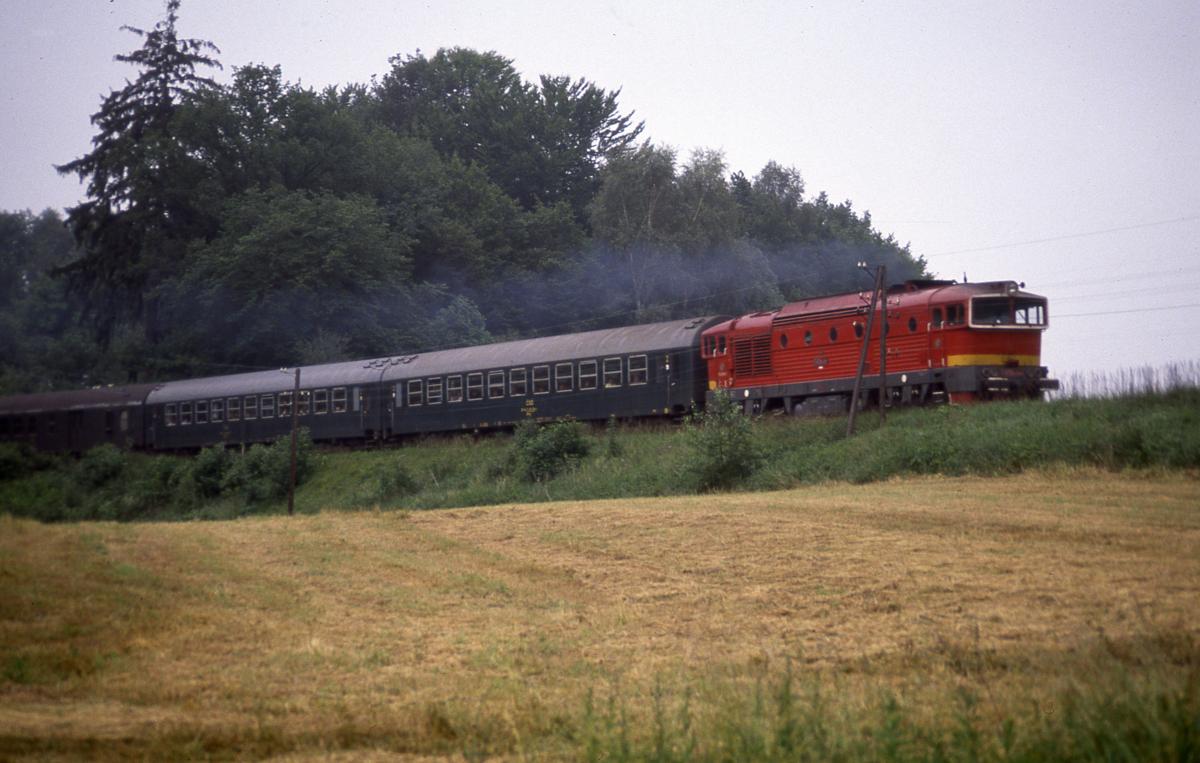 T 4784068 war am 25.6.1988 um 10.10 Uhr bei Kuks mit einem Personenzug nach Liberec 
unterwegs.