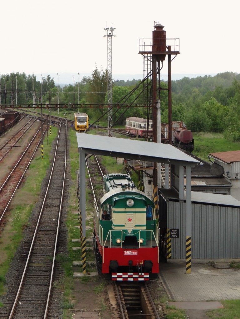 T 669 0001 hier am 23.05.15 in Cheb an der Tankstelle.
