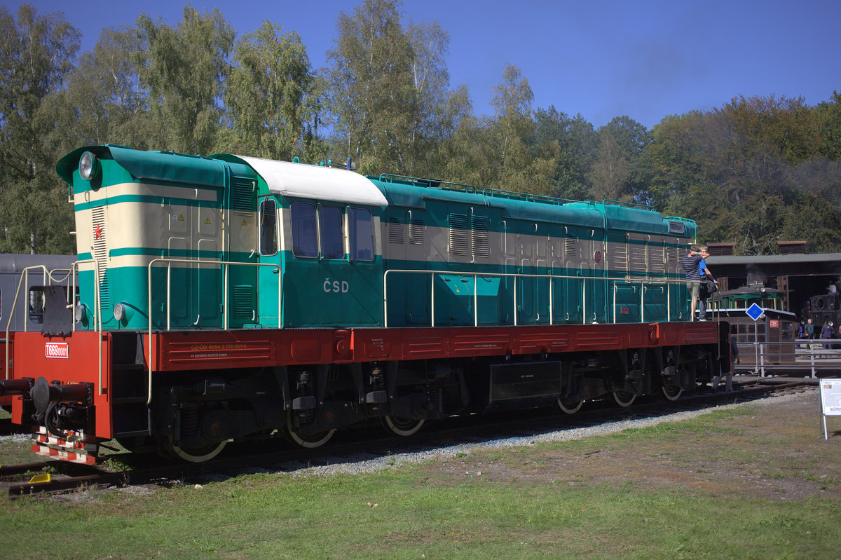 T 669  001 in  Lužná u Rakovníka. 21.09.2019  13:02 Uhr.