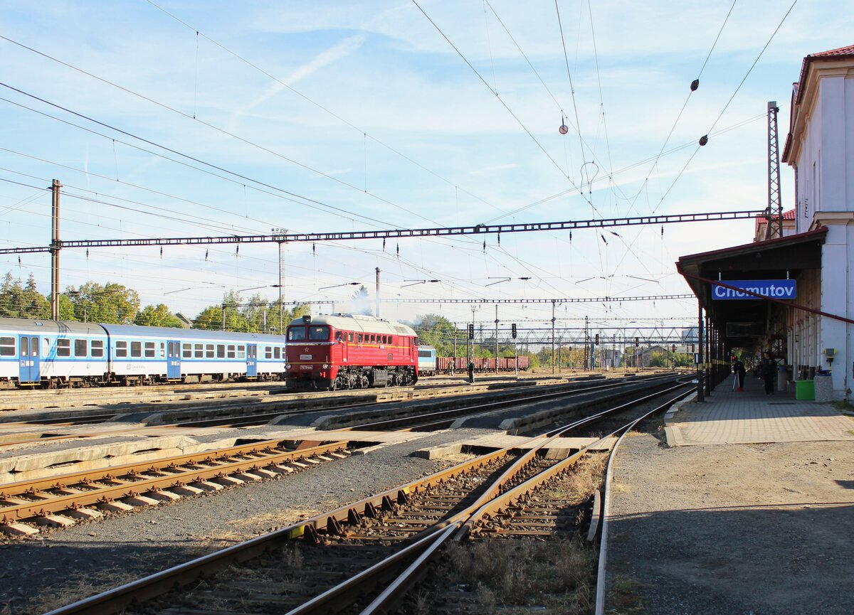T 679 1600 ist hier am 01.10.23 bei der Abfahrt in Chomutov nach Lužná u Rakovníka zu sehen. 