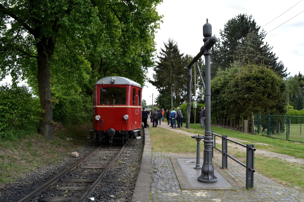 T13 stand am 16.5.16 am momentanen Endbahnhof Stahe. Wegen Bauarbeiten können die Züge zur Zeit nicht bis Gillrath fahren.

Stahe 16.05.2016