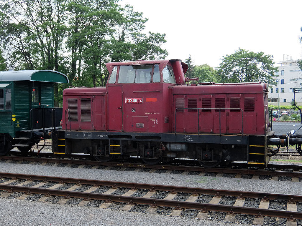 T334 0 966 am 23.6.2017 am Kolíner Bahnhof. Die Lok stand in einer kleinen Gruppe historischer Fahrzeuge auf zwei Abstellgleisen südlich von Bahnsteig 1a.