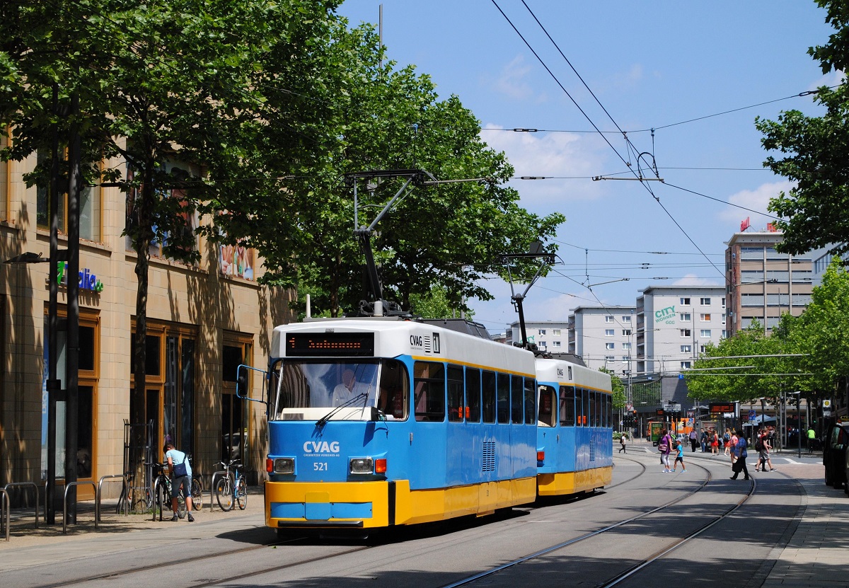 T3D 521 + 522 der Linie 4 nähern sich in der Straße der Nationen dem Verkehrsknotenpunkt Zentralhaltestelle. (07.06.2018)