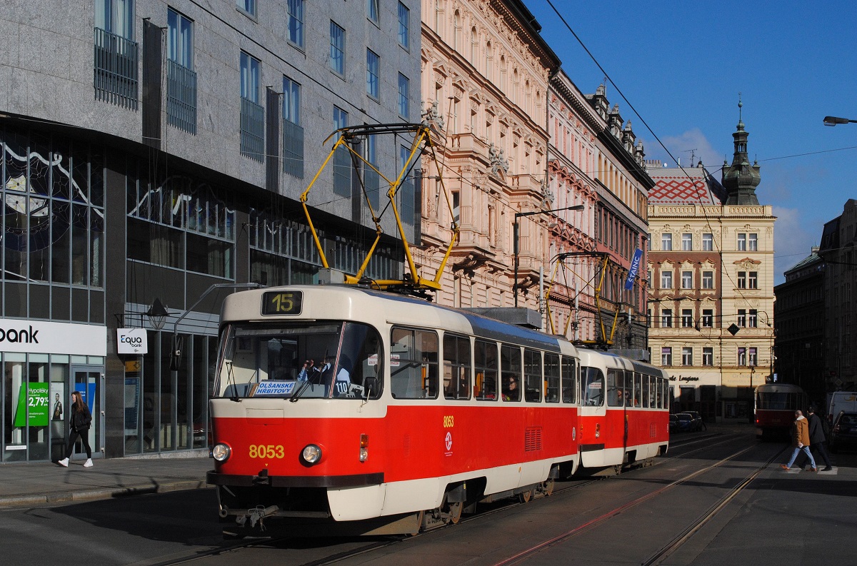 T3M2-DVC 8053 + 8077 in der ulice Havlickova kurz vor dem Masarykovo nadrazi. (19.03.2019)