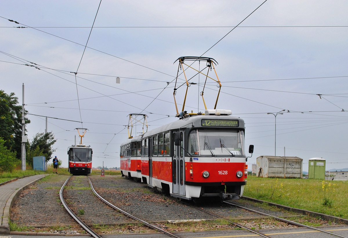 T3P 1628 + 1583 sowie der KT8D5N 1735 der Baustellenlinie X12 in der Endstelle Technologicky Park. (26.07.2025)