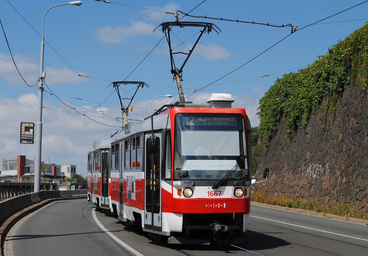 T3R 1667 + 1668, ulice Hybesova. (15.08.2018)