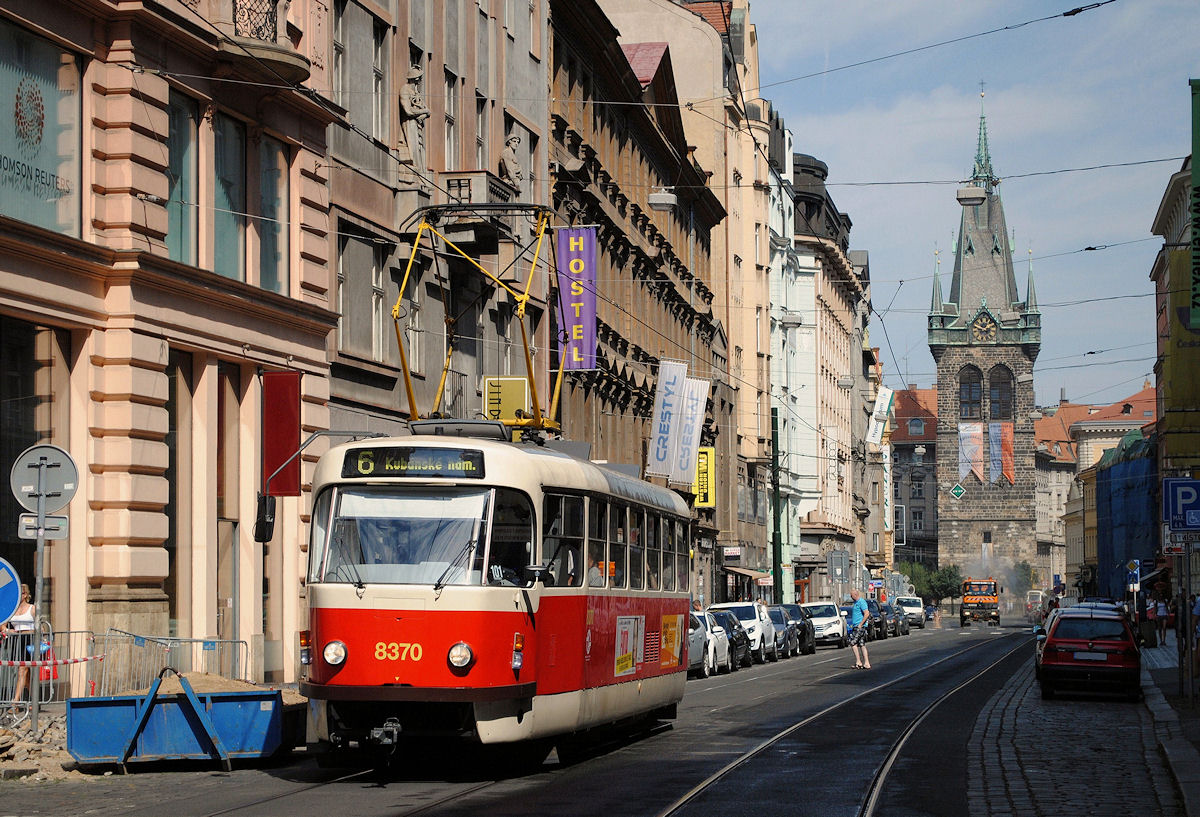 T3R.P 8370 als Linie 6 zum Kubanske namesti in der Jindrisska ulice. (28.08.2016)