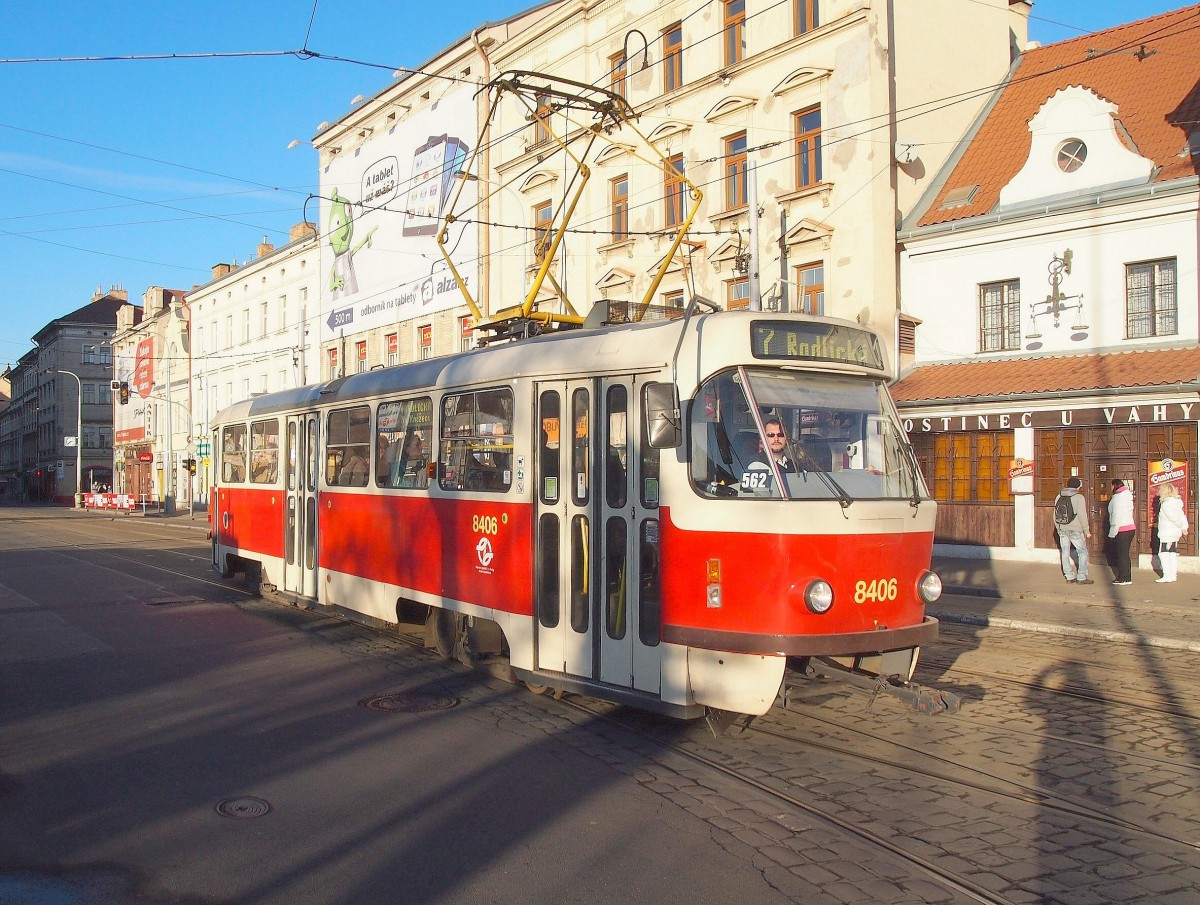 T3R.P 8406 in der Haltestelle  Na Knížecí  am 27.12.2013.