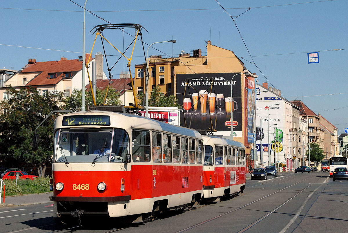 T3R.P 8468 + 8469 bei der Einfahrt in die Haltestelle Nadraži Holešovice. ( 24.08.2016 ) 