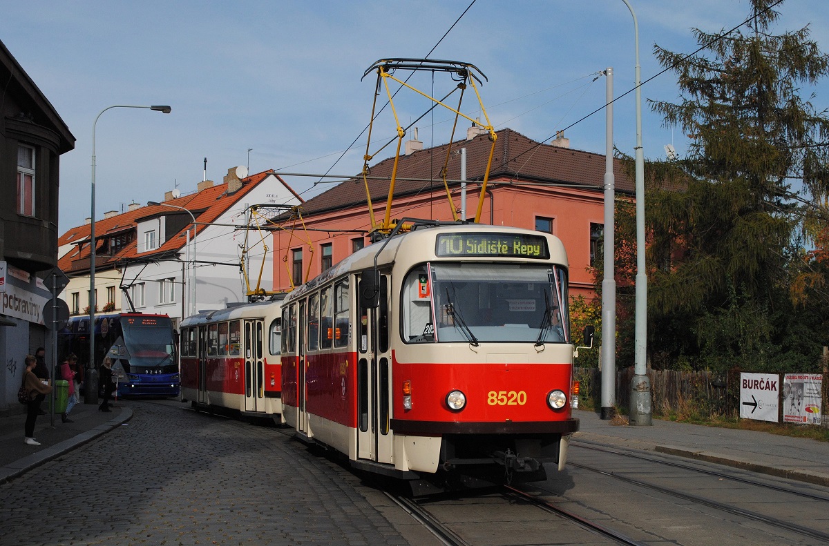 T3R.P 8520 + 8521 im Zentrum des Vorortes Kobilisy. (21.10.2019)