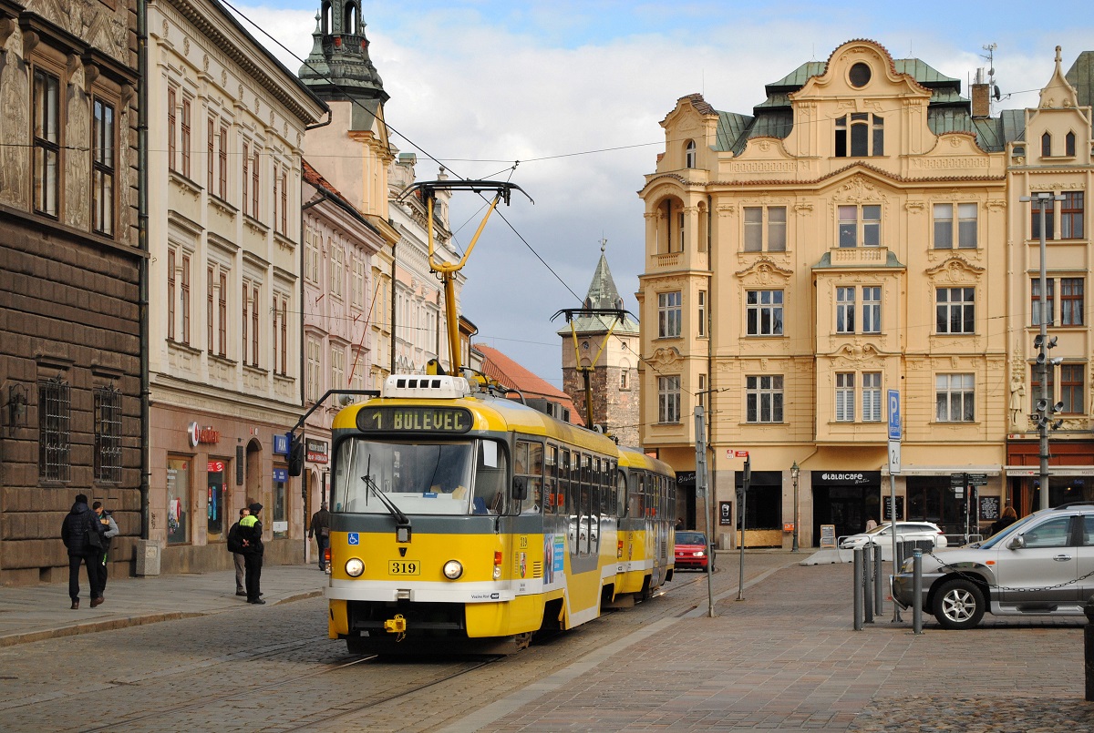T3R.PLF 319 + T3R.P 254 beim Überqueren des nam. Republiky. (19.03.2019)