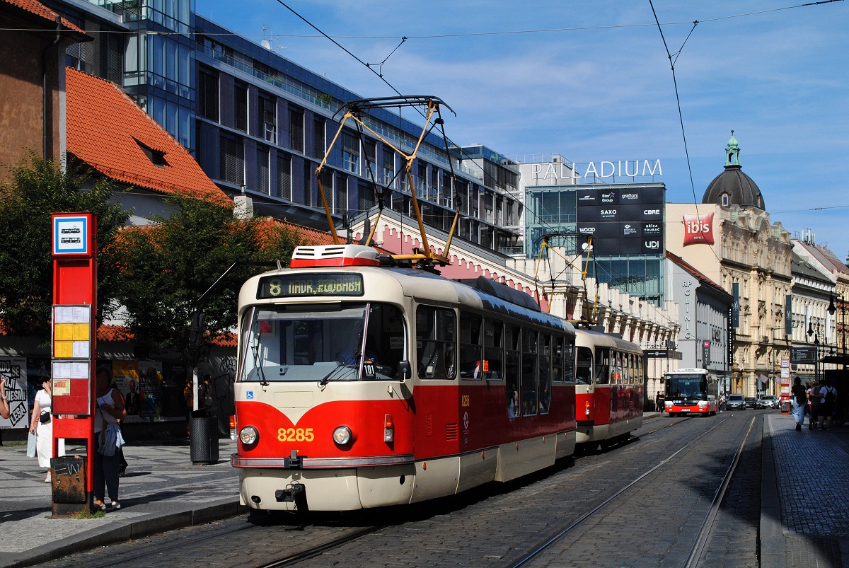 T3R.PLF 8285 + T3R.P 8455 der Linie 8 zum Nadrazi Podbaba an der Haltestelle Nam. Republiky. (04.09.2025)