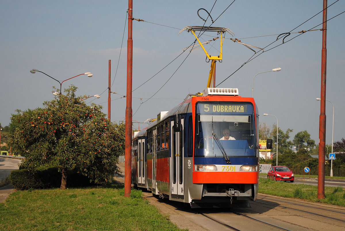 T3S 7301 + 7302 verlassen die Endstelle Rača. (27.08.2015 ) 