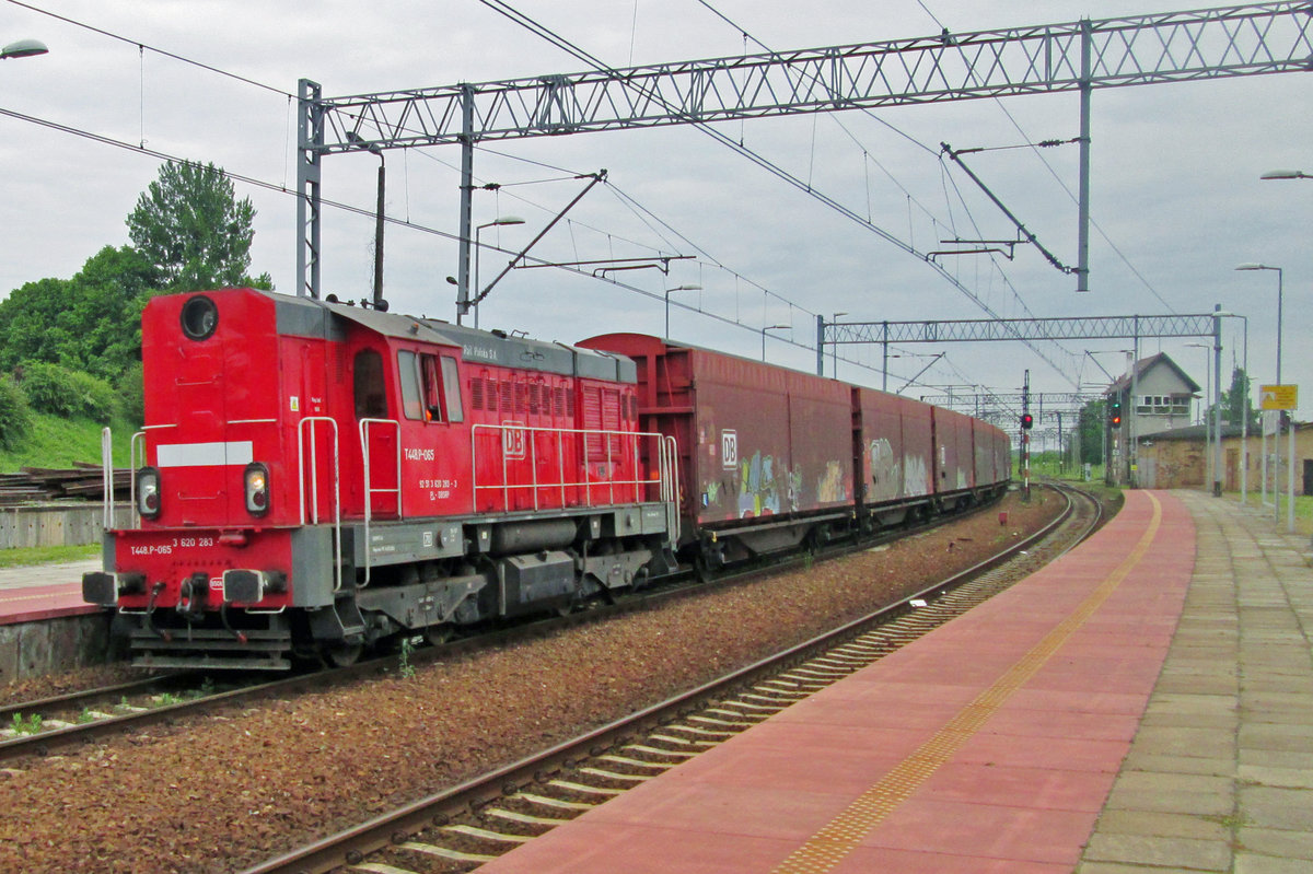 T448.P-065 rangiert am 27 Mai 2015 in Gliwice-Labedy. Die T448P ist eine Polnische Version der Reihe CSD 740 für Privatbahnen.