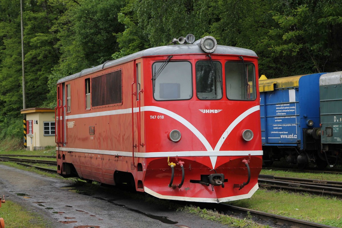 T47 018 der JHMD (Jindřichohradecké místní dráhy) auf Bahnhof Jindřichův Hradec am 27-5-2013.

