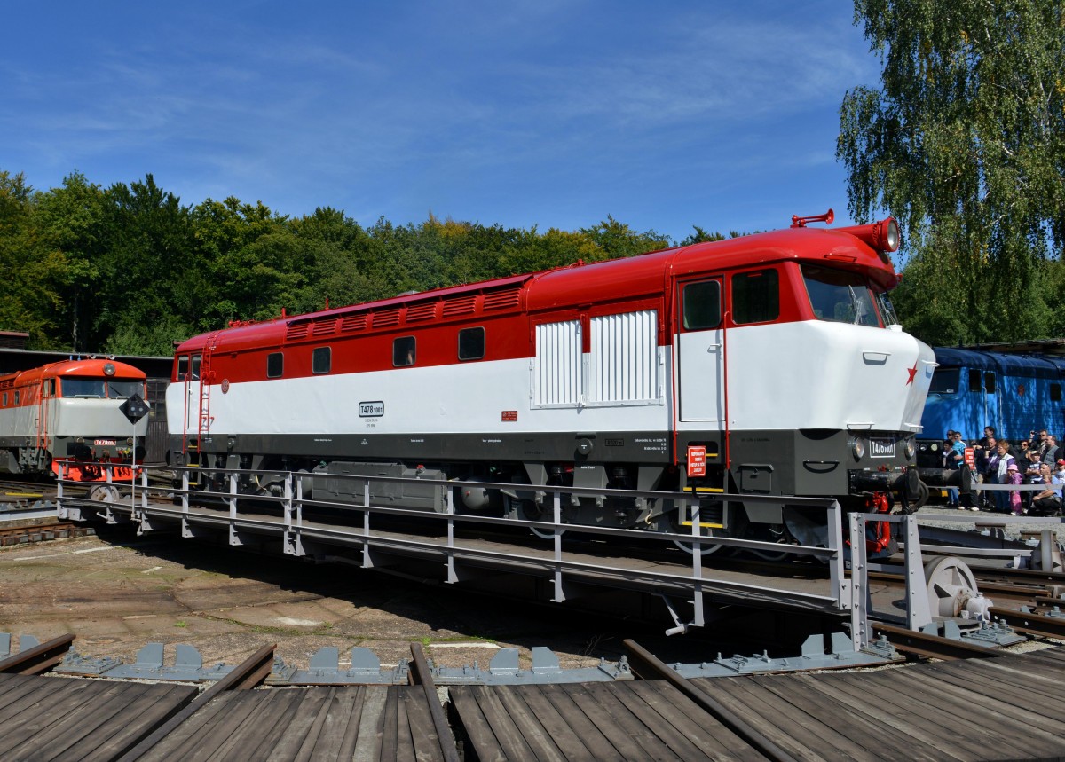 T478 1001 am 14.09.2013 auf der Drehscheibe in Lun u Rakovnka.