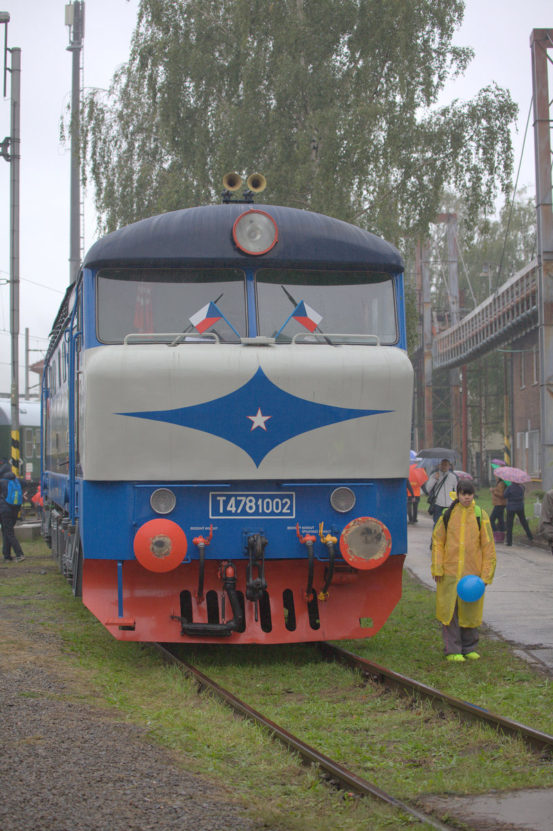 T478 1002 in den Nationalfarben Tschechiens in Bohumin. 23.09.2017 14:37 Uhr.