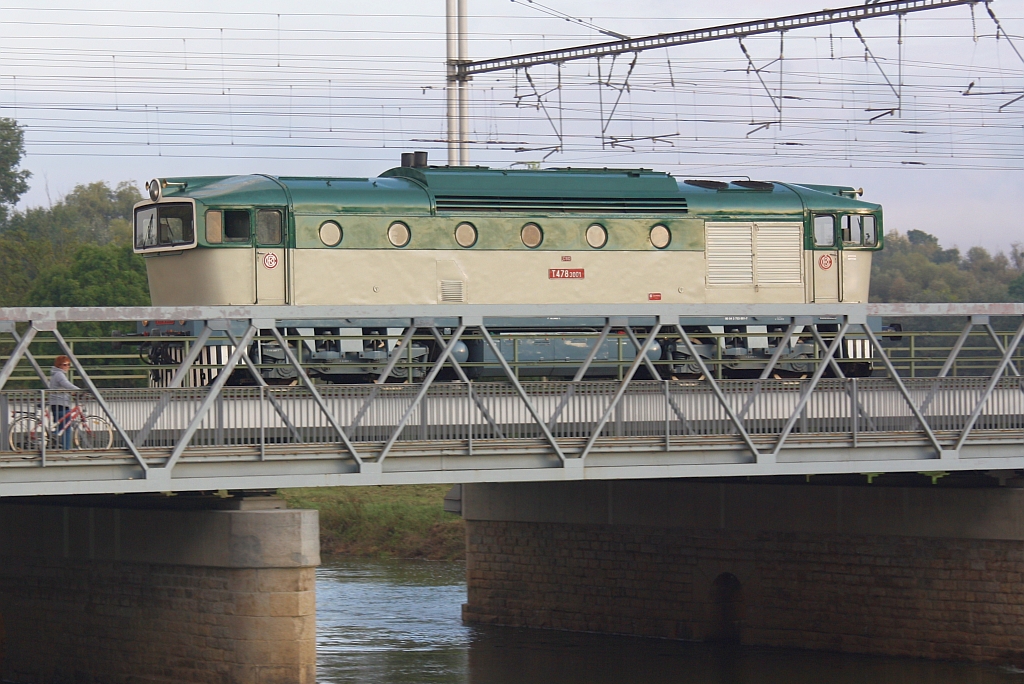 T478 3001 am 27.September 2014 auf der Thayabrücke beim Bf. Beclav.