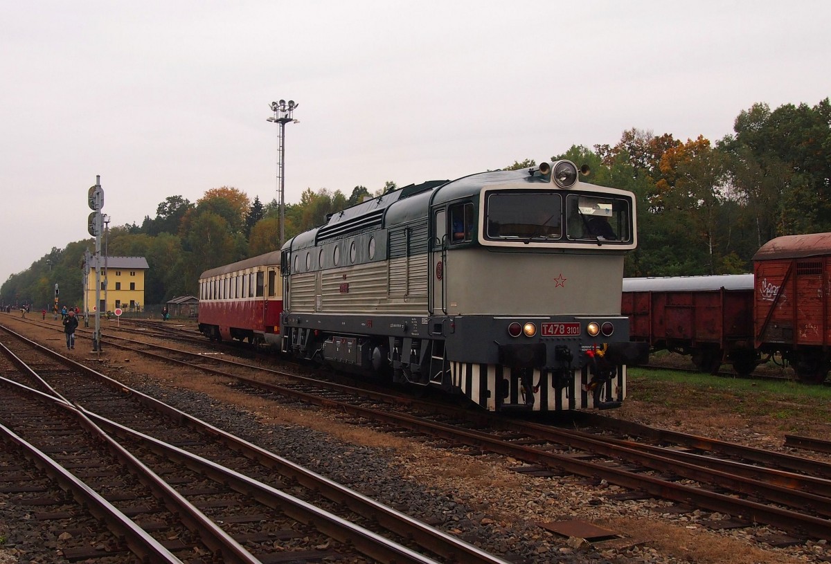 T487 3101 in Bhf. Lužná u Rakovníka am 10.10.2015.