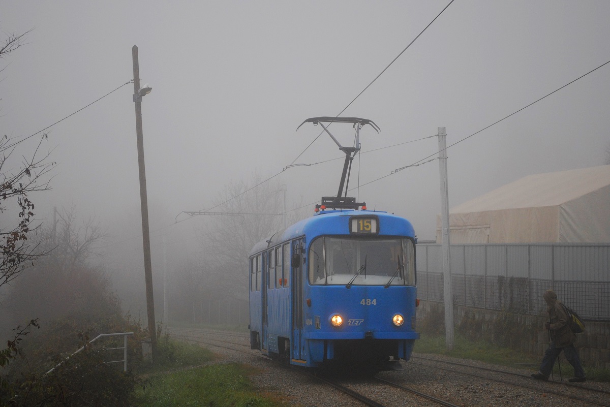 T4YU 484 auf der Bergfahrt nach Dolje unmittelbar hinter der Haltestelle Gracansko Dolje. (07.12.2019)