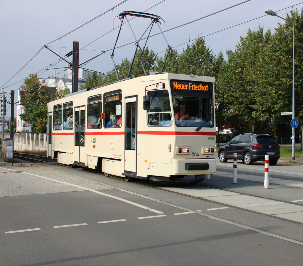 T6A2(704)von CKD Praha-Smichov am Vormittag des 12.09.2021 in Höhe Rostocker Rosa-Luxemburg-Straße.26.09.2021 