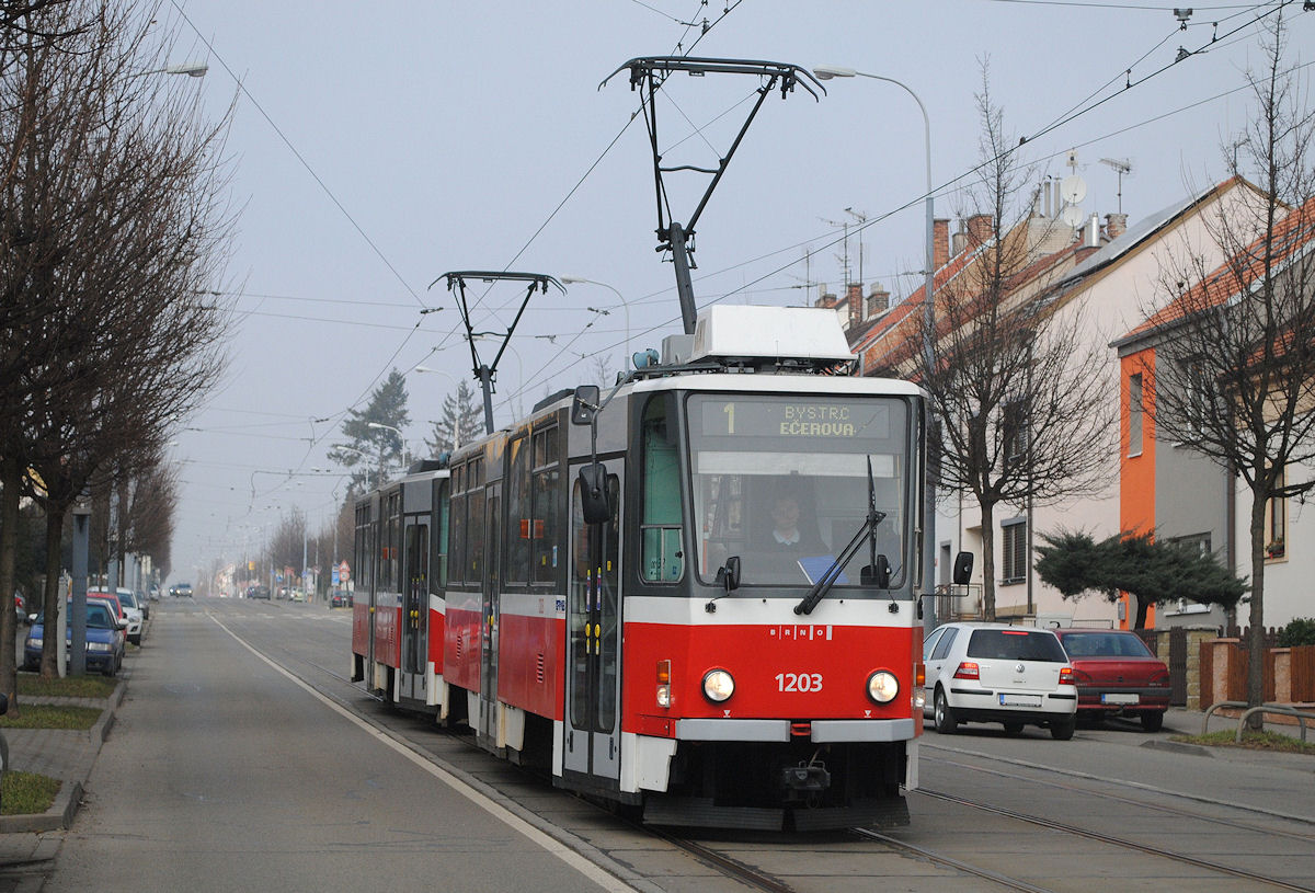 T6A5 1203 + 1204, Banskobystricke ulica.(20.02.2015)