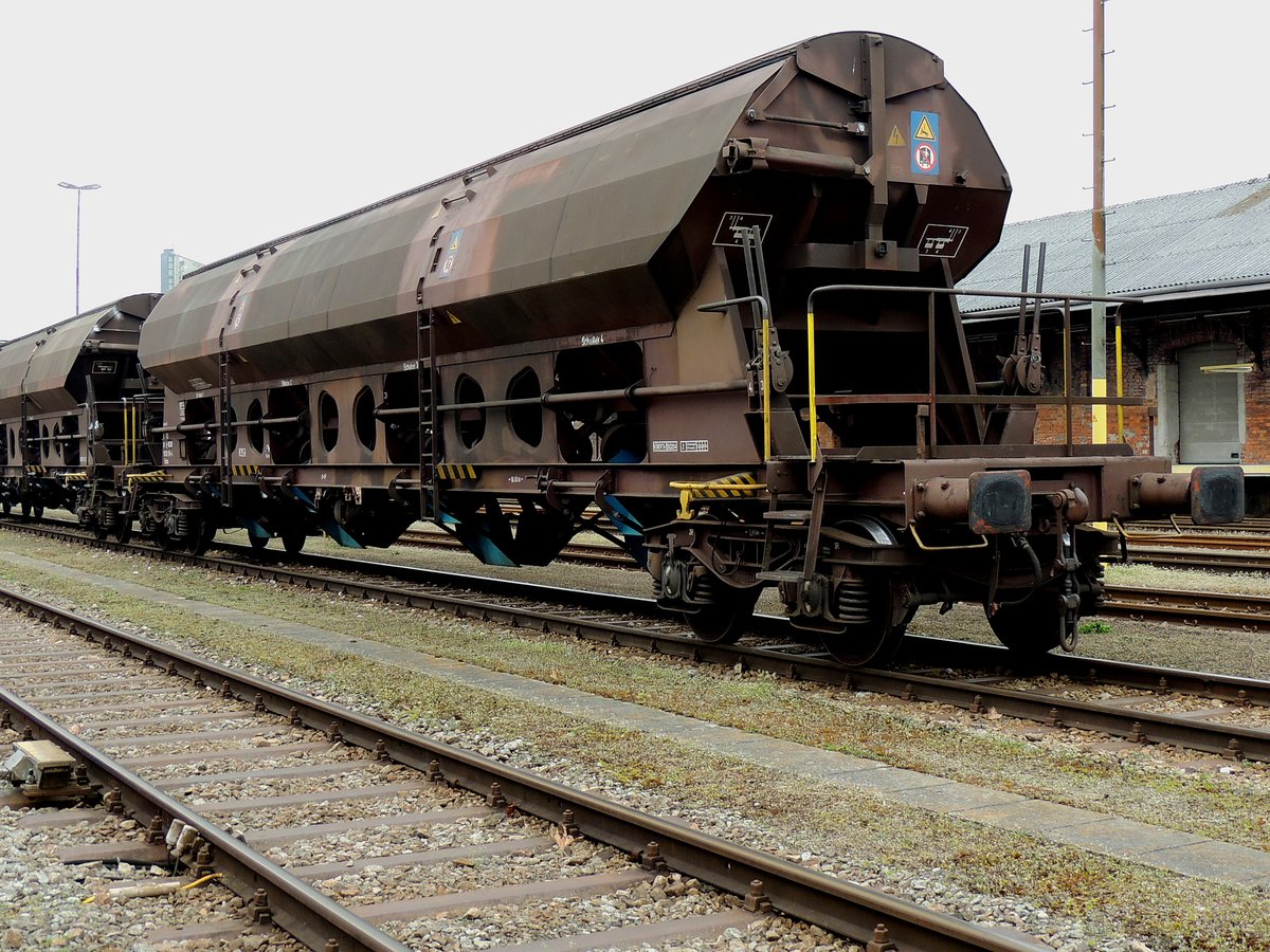 Tadns 31 81 0838 194-4, steht nun entleert am Bhf. Ried zum Abtransport bereit; 160401