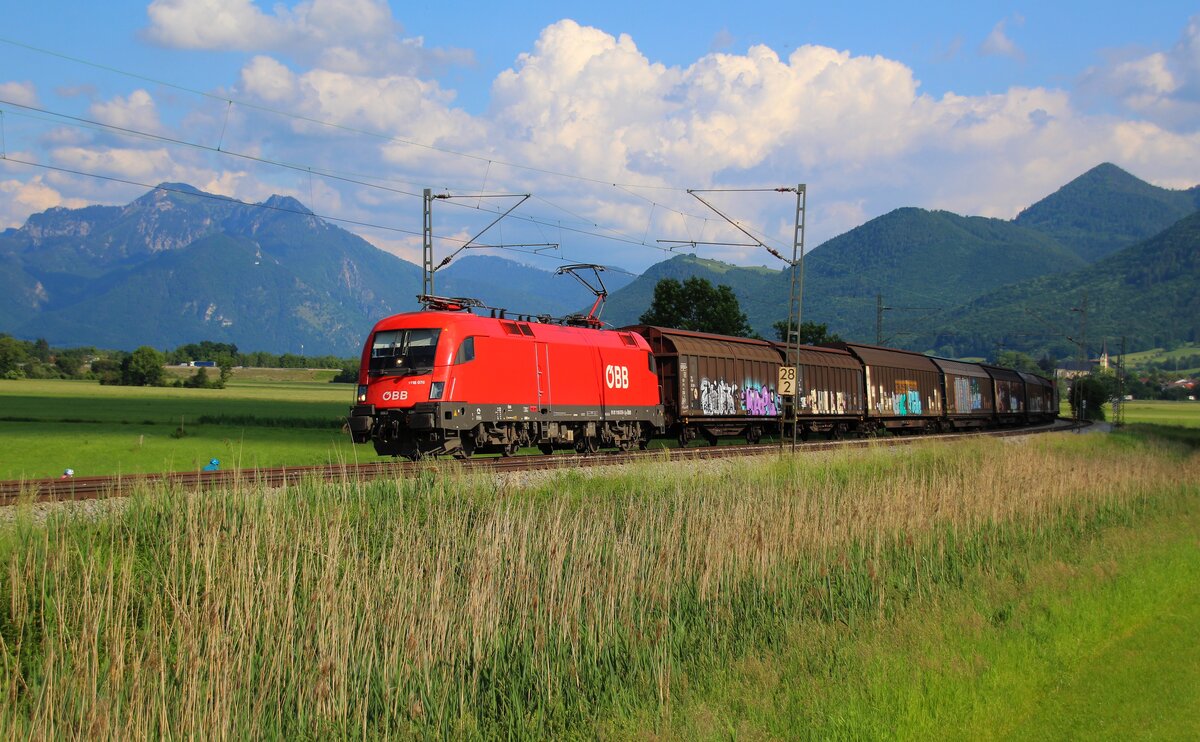 Täglicher Betrieb an der KBS 951 am 11.06.2021 bei Bernau mit Taurus 1116 076.