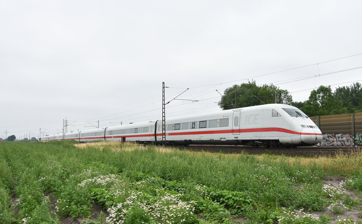 Täglicher ICE 2 808 007-9  Stendal  mit Steuerwagen in Front, unterwegs in Richtung Hamburg. Höhe Bardowick, 26.06.2018. 