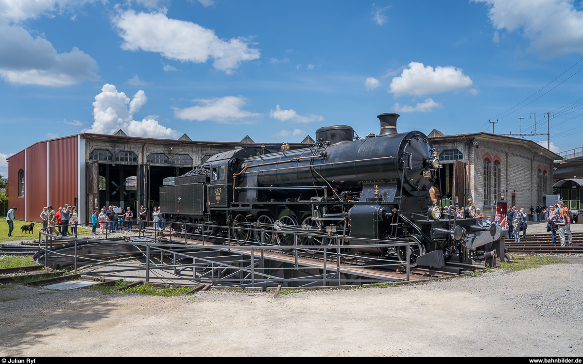 Tag der offenen Tore im Bahnpark Brugg am 25./26. Mai 2019.<br>
C 5/6 2978  Elefant  wird am Sonntag auf der Drehscheibe gedreht.