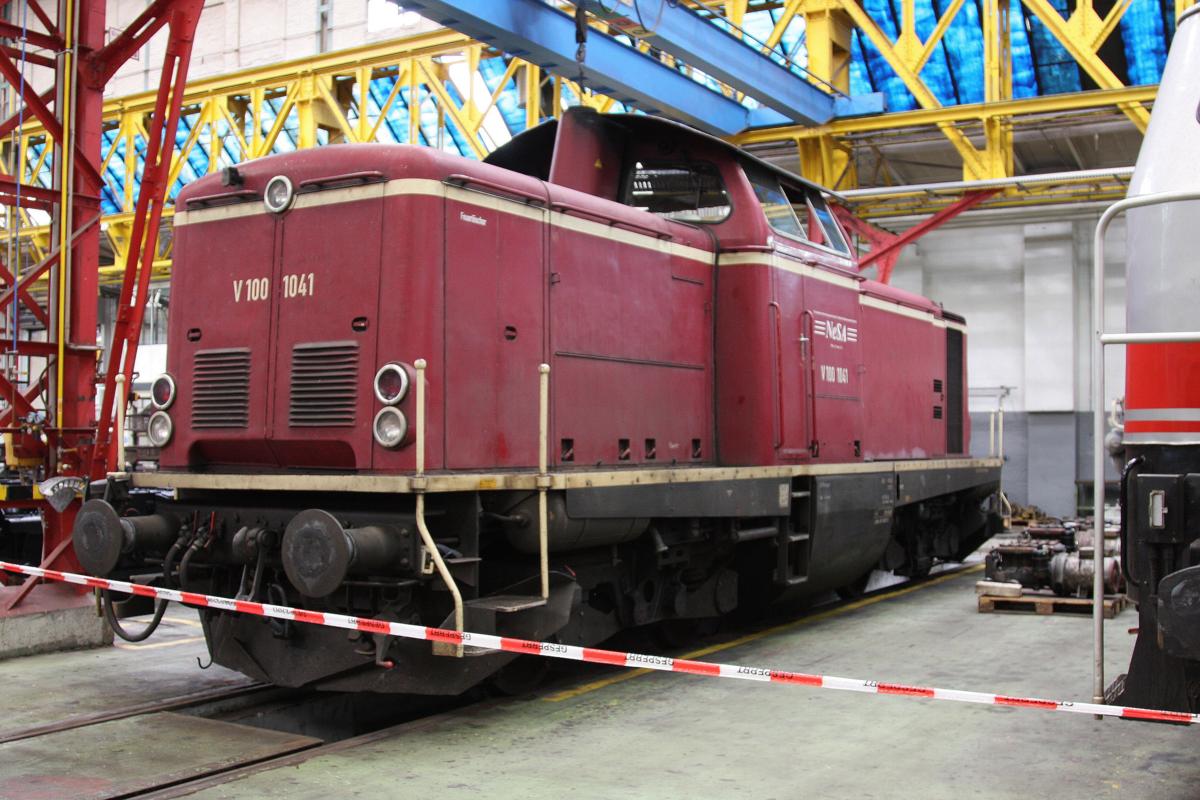 Tag der offenen Tür im AW Bremen am 14.6.2014.
V 100 1041 NeSa in der Box.