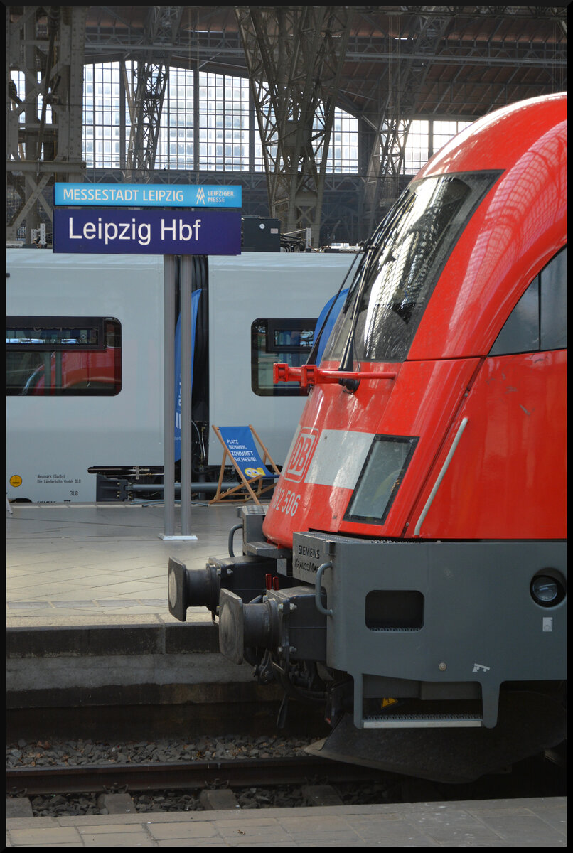 Tag der Schiene: DB Systemtechnik 182 506 mit DZSF-Forschungszug des Eisenbahn-Bundesamtes D-RADVE 56 80 90 94 010-3 Dmz am 19.09.2026 auf Gleis 16 in Leipzig Hbf.