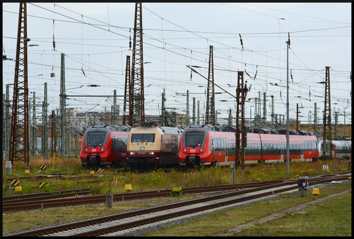 Tag der Schiene: Mit der DB-Elektrolok 101 110-5  55 Jahre Intercity  bot sich am 19.09.2026 die Gelegenheit zu F�hrerstandsmitfahrten im Leipziger Hbf. Hier schleicht die Maschine zwischen zwei  Hamsterbacken  hindurch zur�ck auf Gleis 20.