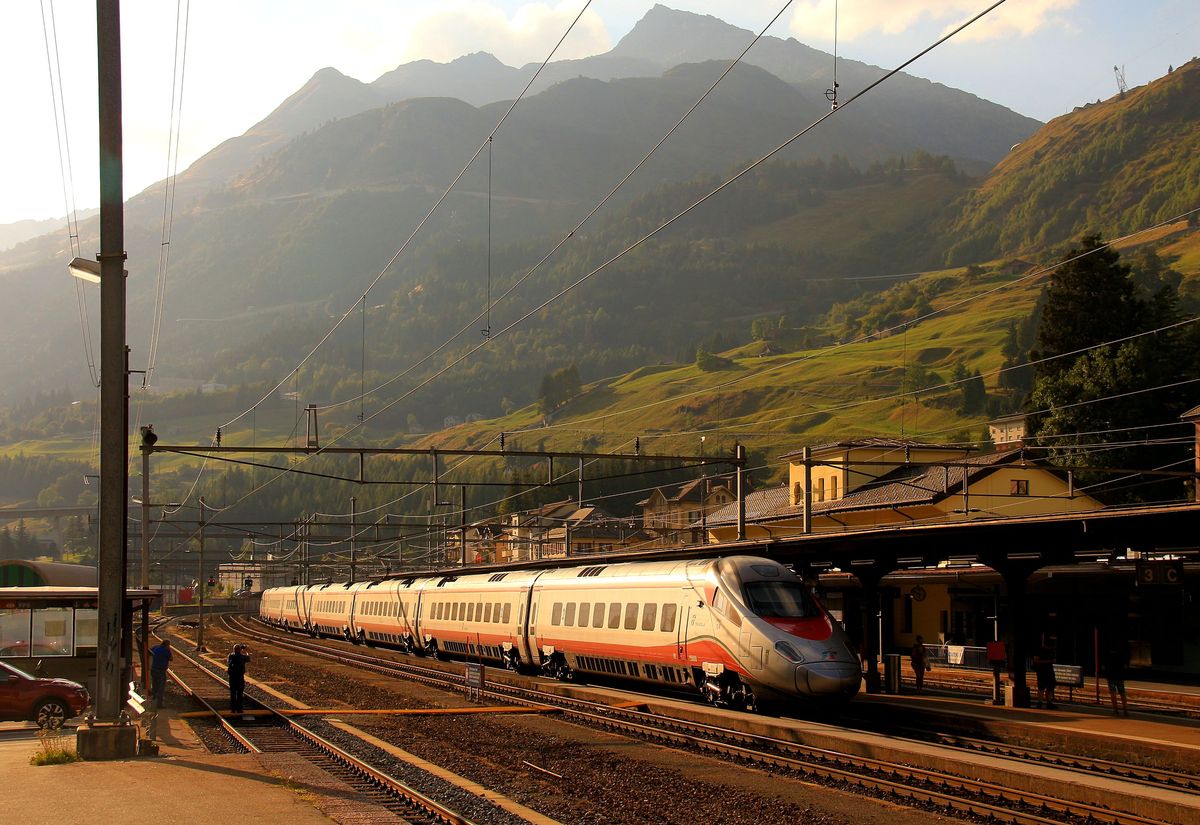 Tagesende in Airolo mit dem ETR 610 (Nr. 12) aus Italien. 13.September 2016. 